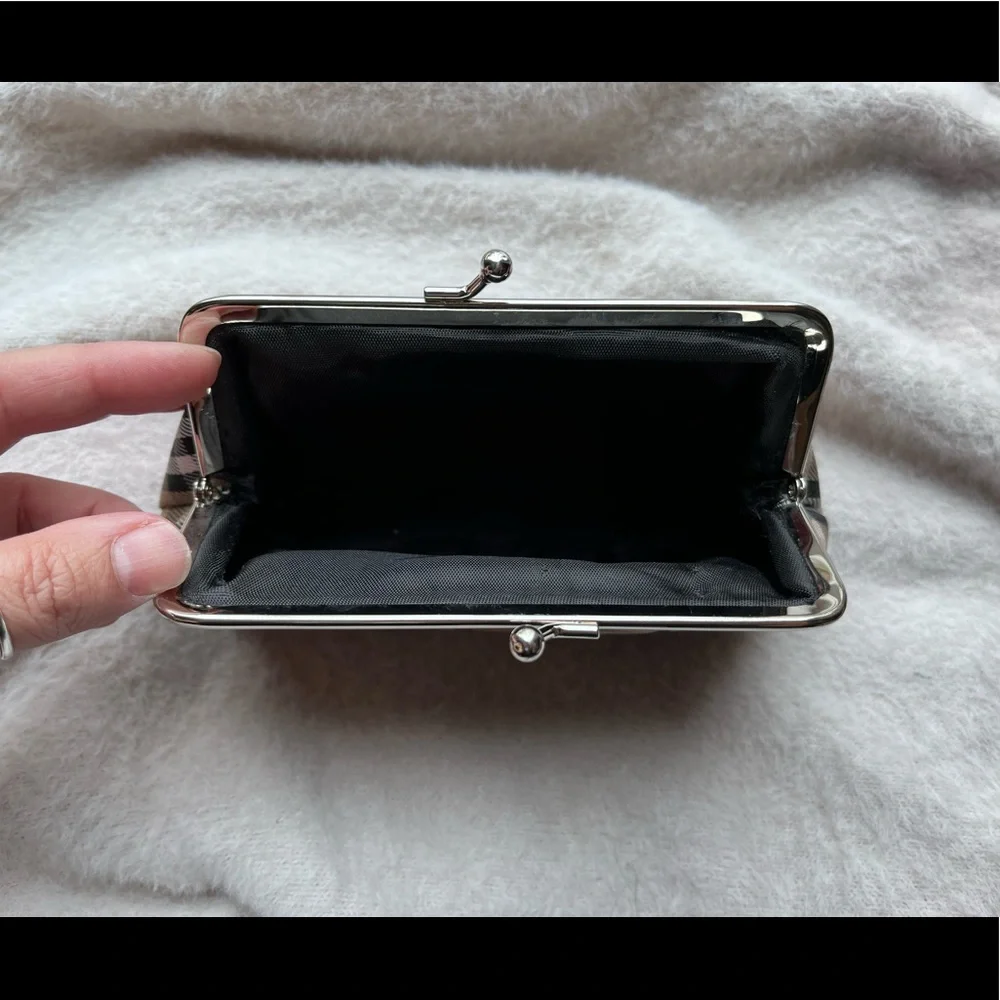 Modella Coins Purse - Picture 3 of 13